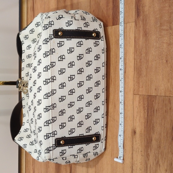 Dooney & Bourke White And Black monogtam Shoulder Hobo Bag Turnlock With Dustbag - Picture 8 of 17